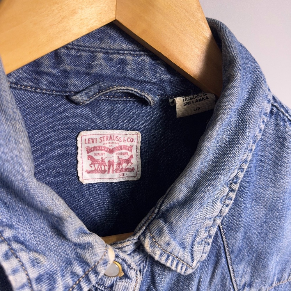 Levis Western Shirt Womens Size Large Denim Pearl Snap Blue Rodeo - Picture 3 of 10